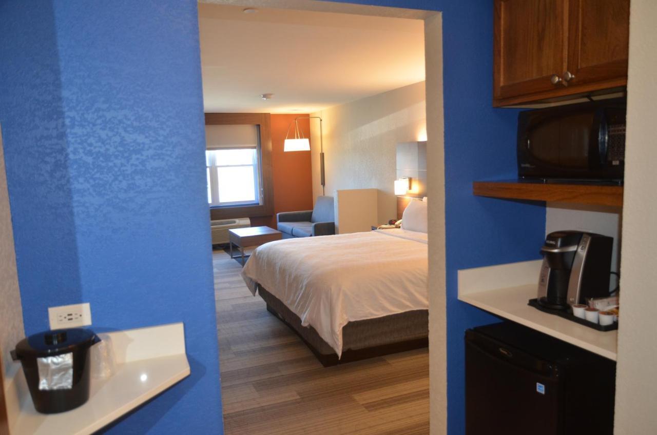 Holiday Inn Express Hotel & Suites Rochester By Ihg Bagian luar foto