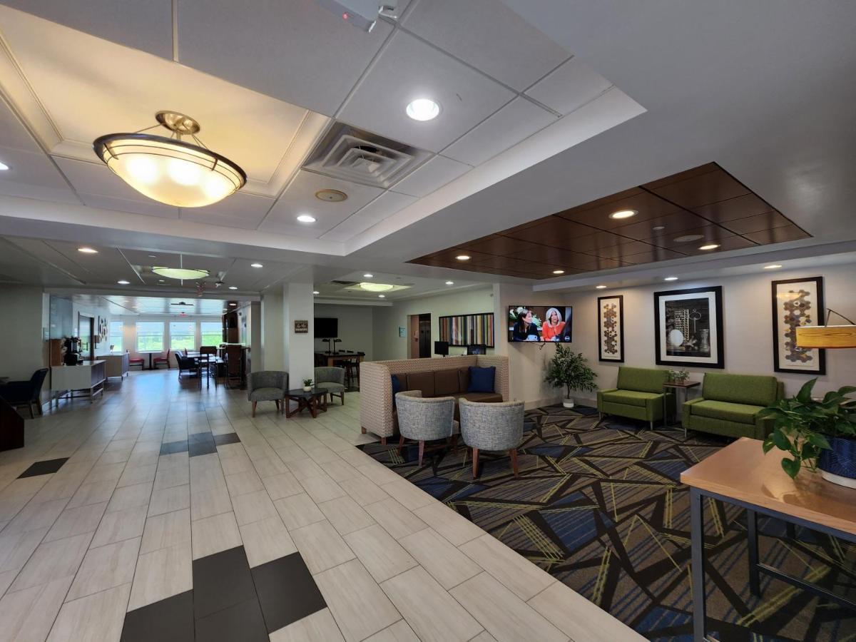 Holiday Inn Express Hotel & Suites Rochester By Ihg Bagian luar foto