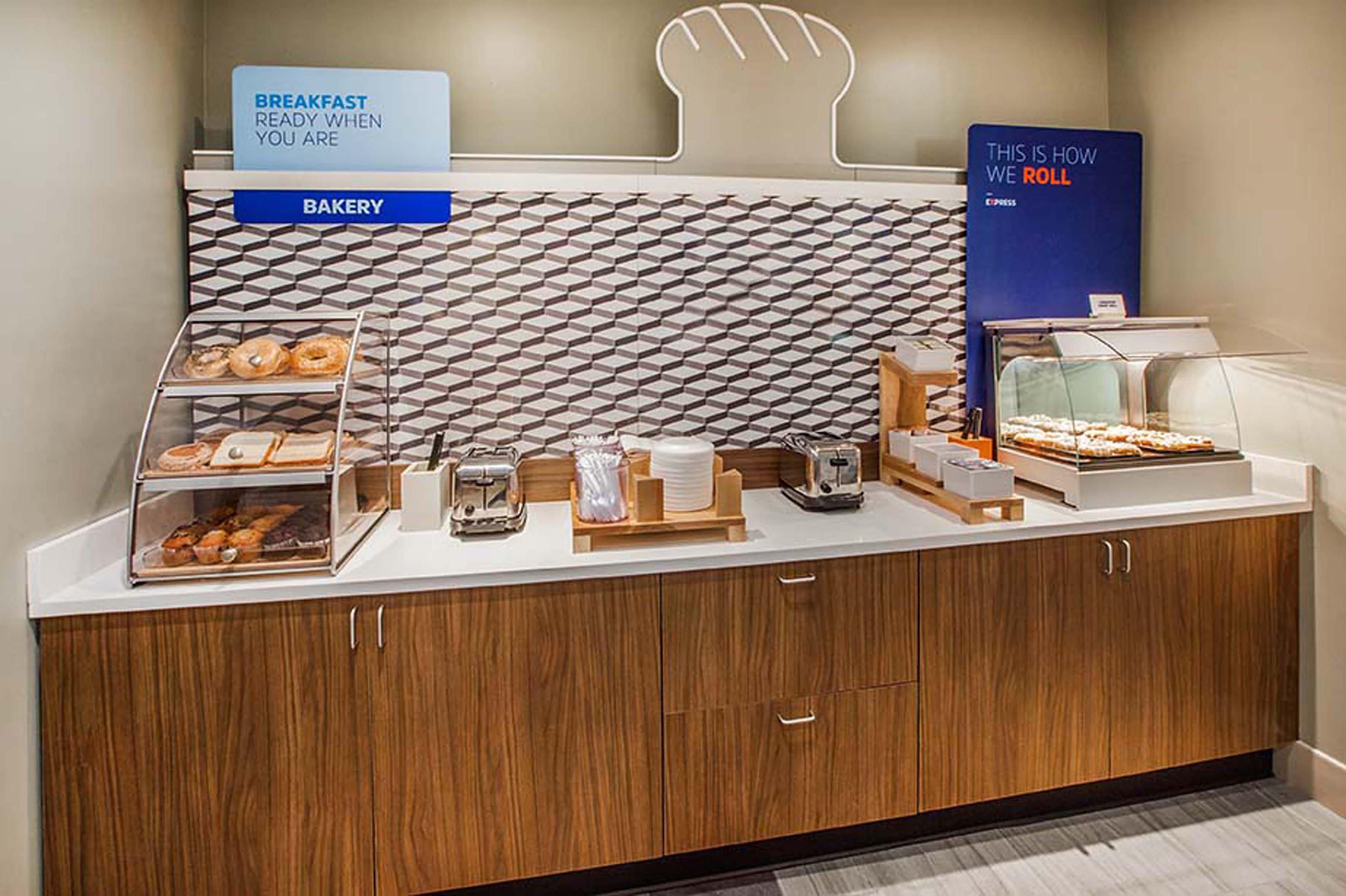 Holiday Inn Express Hotel & Suites Rochester By Ihg Bagian luar foto